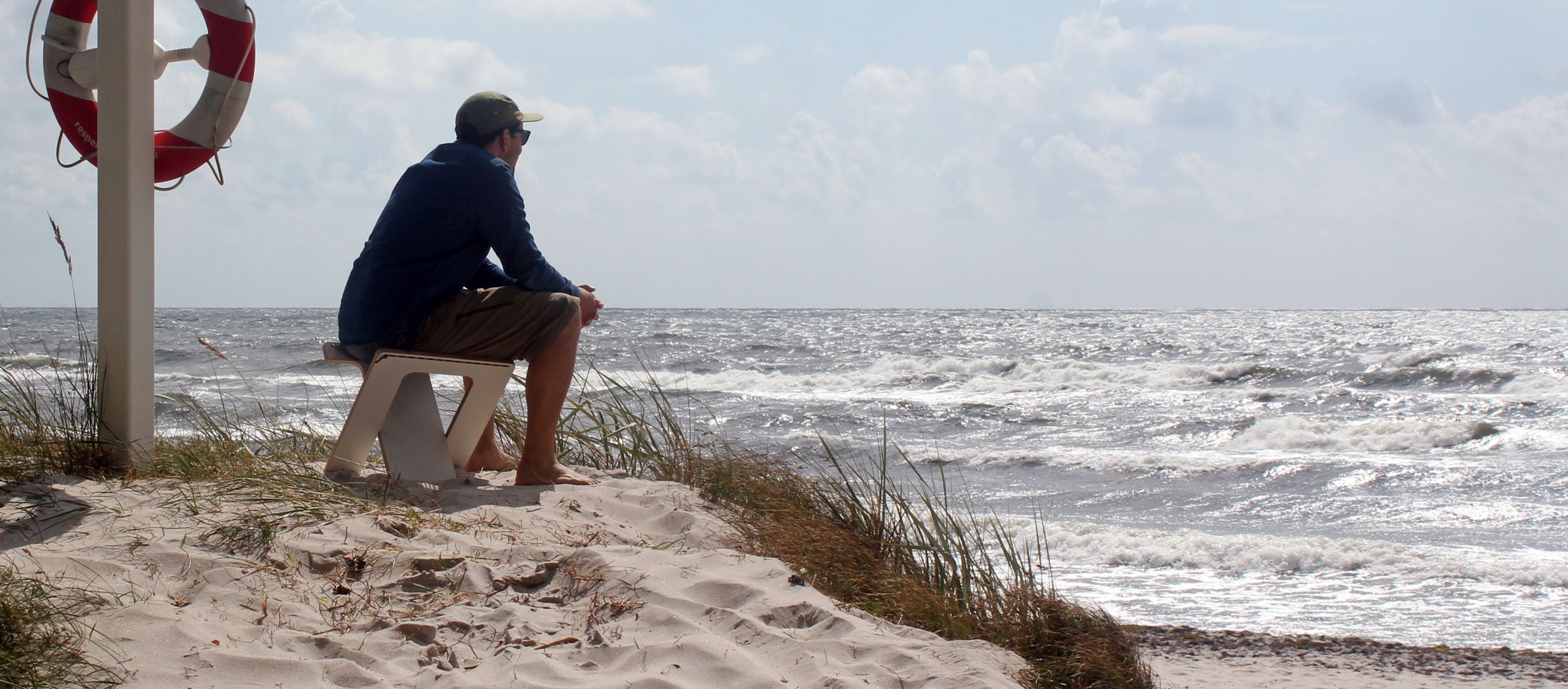 Klapphocker Karl aus Holz von WILJA- faltbar, flexibel und mobil