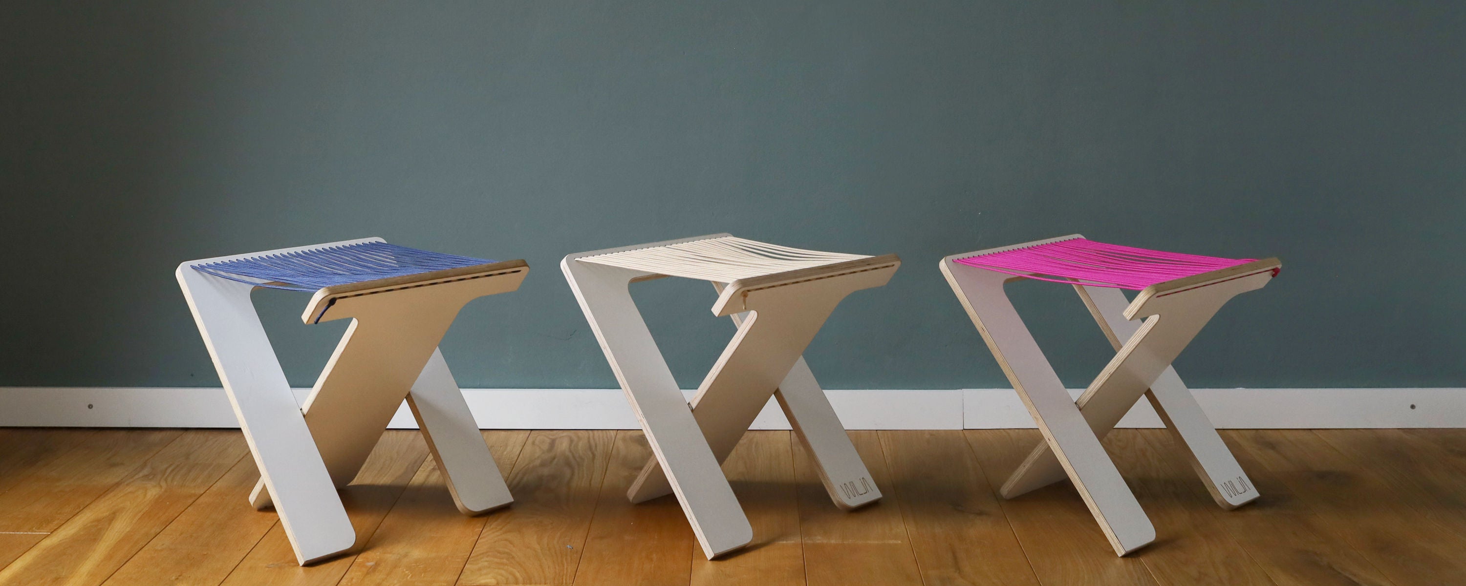 Klapphocker Karl aus Holz von WILJA- faltbar, flexibel und mobil