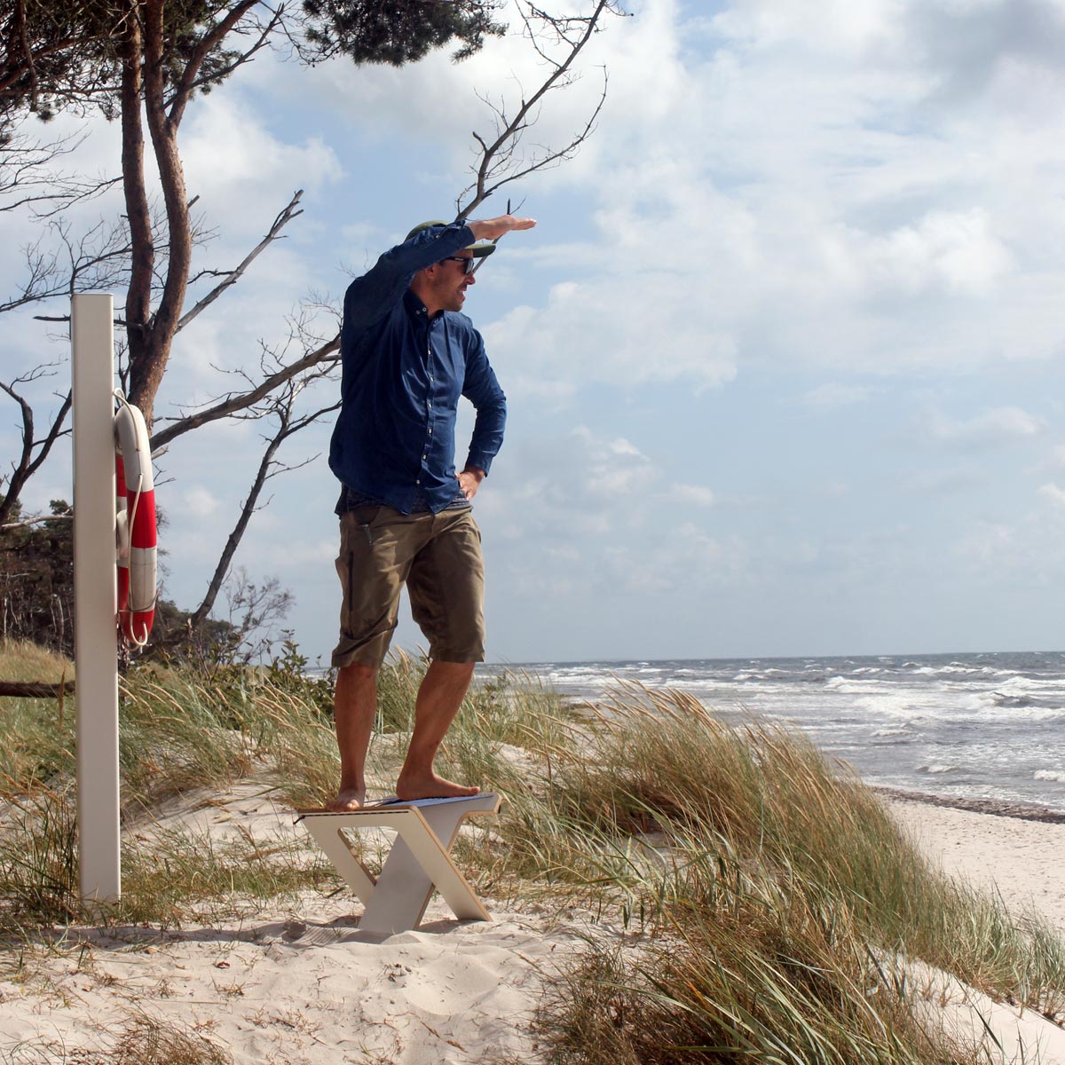 WILJA Klapphocker Karl faltbar aus Holz mit Seil in dunkelblau outdoor unterwegs Ausschau halten