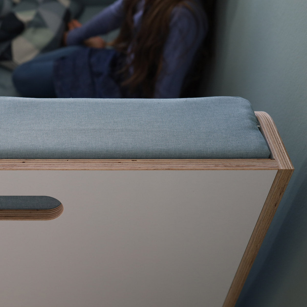 Polsterset von Nanito für Kinderbett Minimalmaxi als Sofa Detail vom Polster