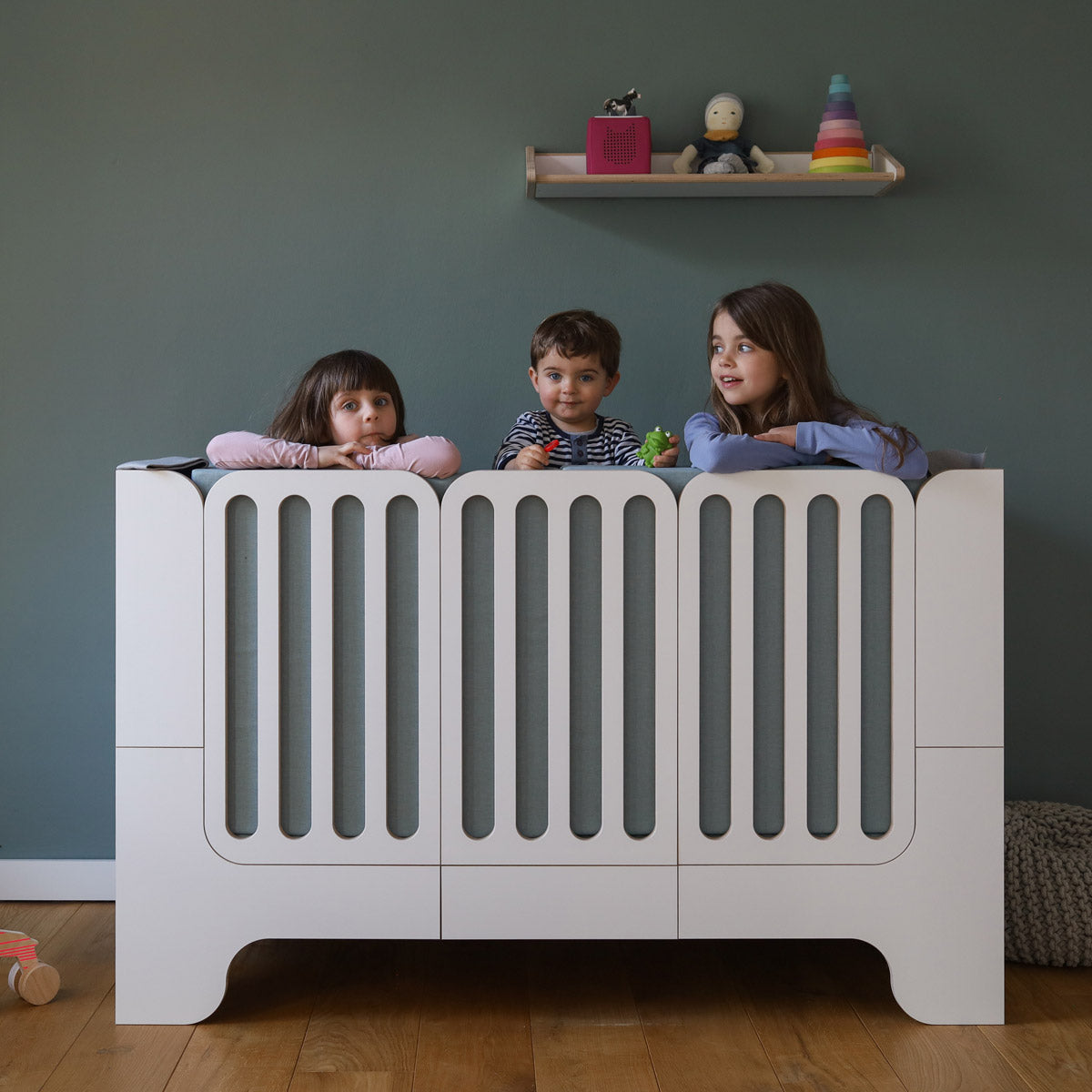 Polsterset von Nanito für Kinderbett Minimalmaxi als Sofa von hinten