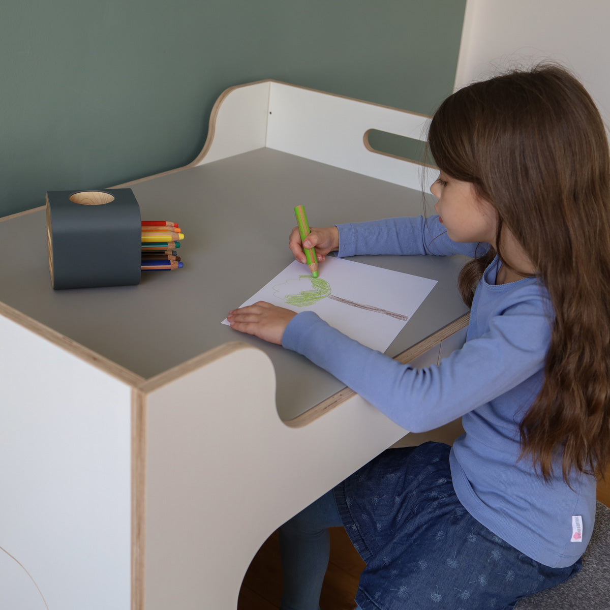 WILJA aus Kinderbett wird Schreibtisch mit Schreibtischplatte mit Linoleum